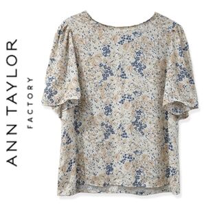 ANN TAYLOR FACTORY Short Flutter Sleeve Boat Neck Bkue Tan Floral Blouse, Size L